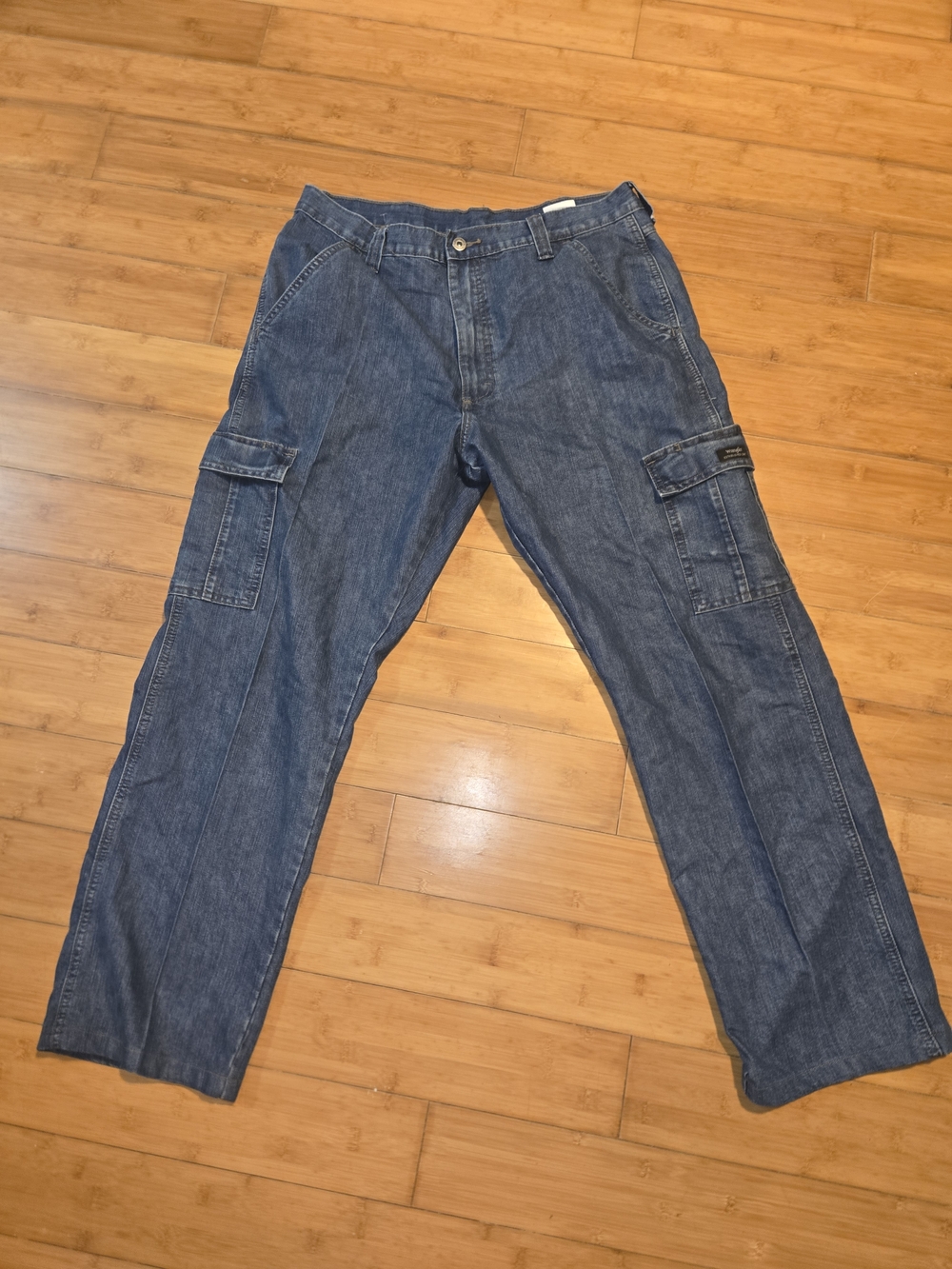 Wrangler Jeans Men's 34x32* Blue Denim Cargo Relaxed Fit